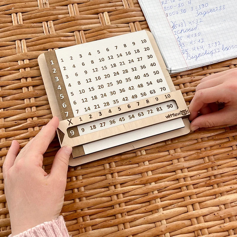 ✖️ Table de Multiplication en Bois Montessori – Plateau de Calcul Coulissant pour Apprendre les Tables | Jouet Éducatif (Certifié CE)